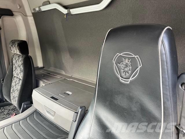 Scania P 370 篷布卡車