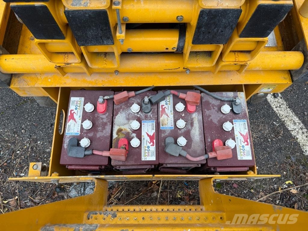 Haulotte Compact 14 剪式升降機