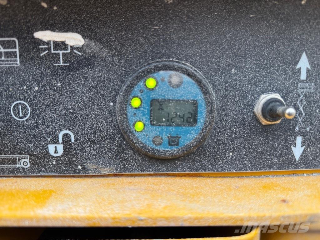 Haulotte Compact 14 剪式升降機