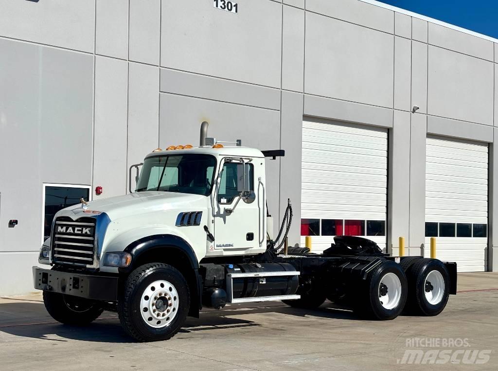 Mack Granite 曳引機組件