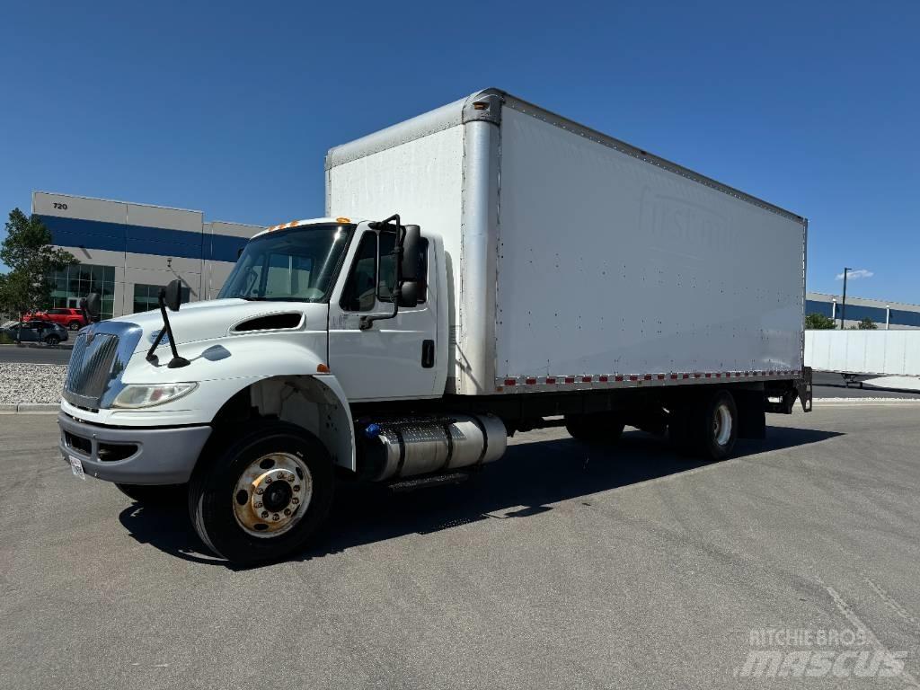 International 4300 貨箱式卡車