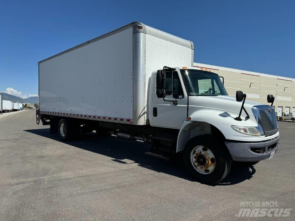 International 4300 貨箱式卡車