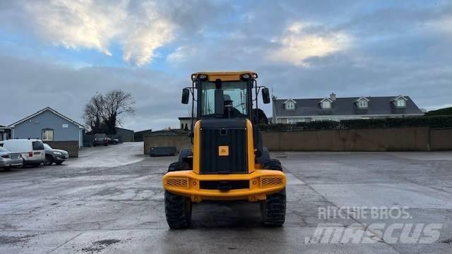 JCB 411 輪胎式裝載機
