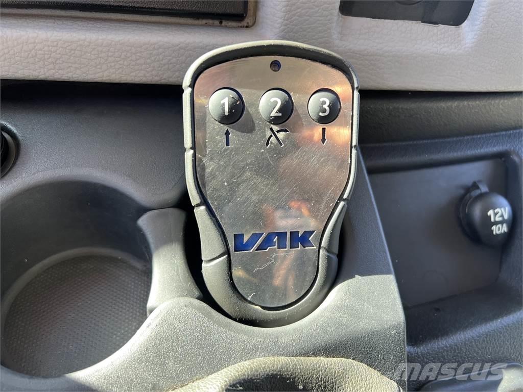 Volvo FL 240 4X2 貨箱式卡車