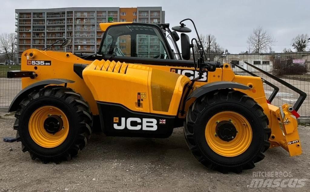 JCB 535 - 95 伸縮臂操作車