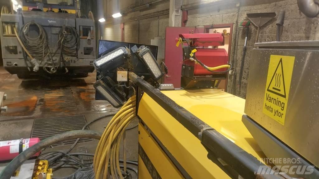 Atlas Copco U4 地下錨索鑽裝車
