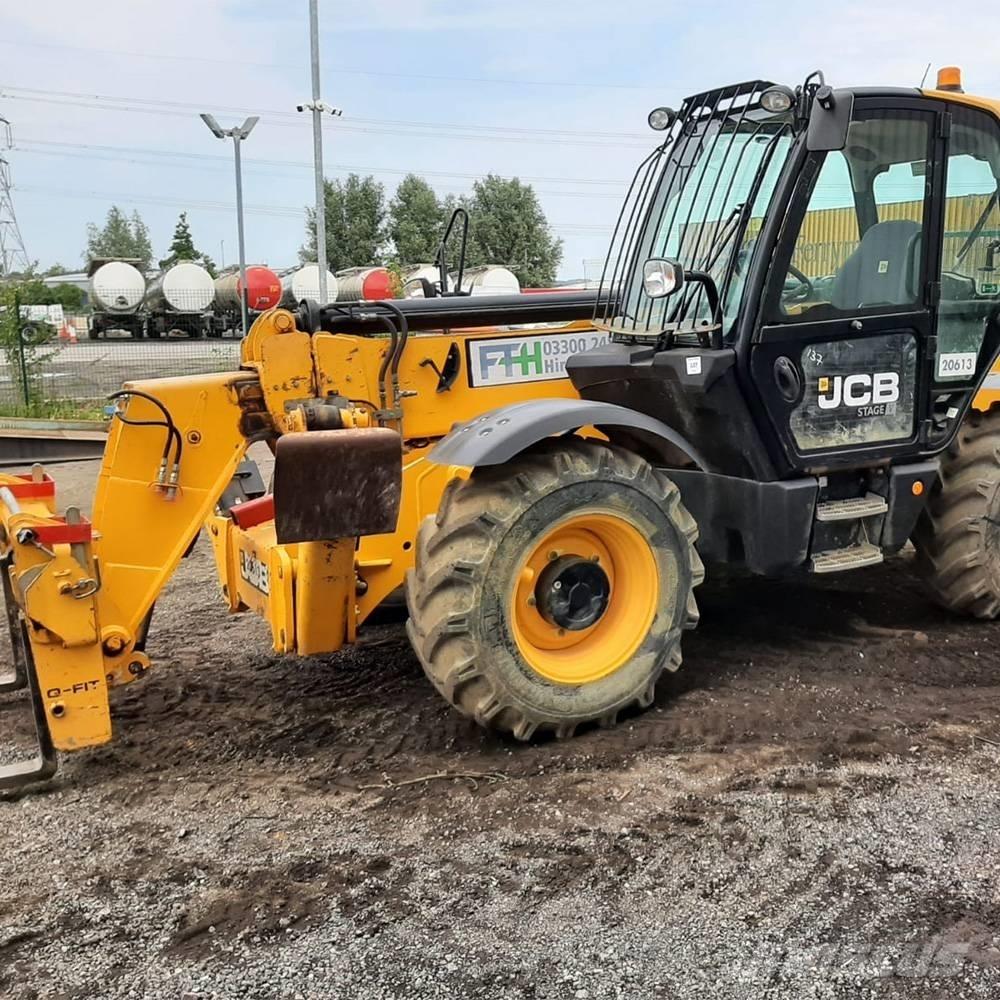 JCB 535 V 125 伸縮臂操作車