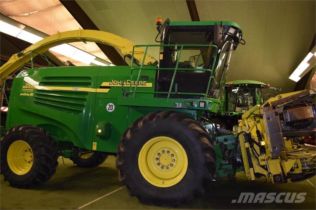 John Deere 7400 自走式飼料採集機