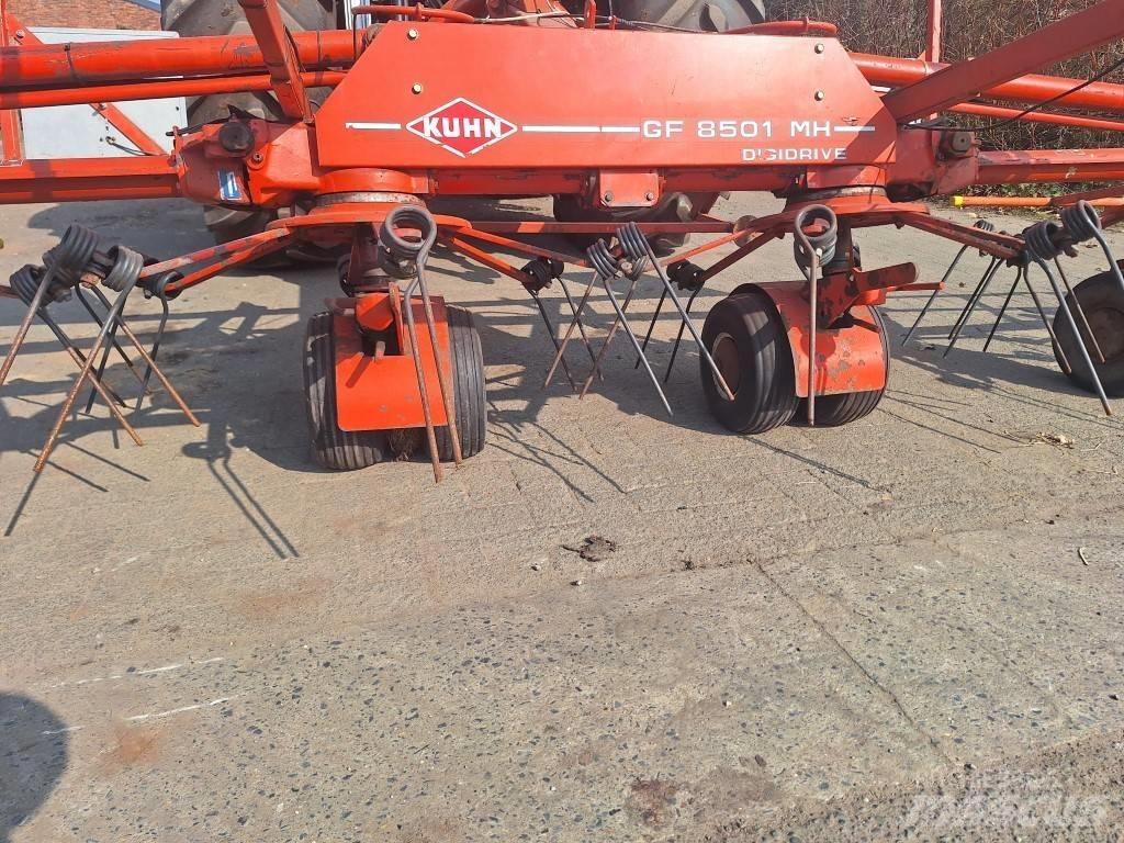 Kuhn GF 8501 M H 耙與翻草機