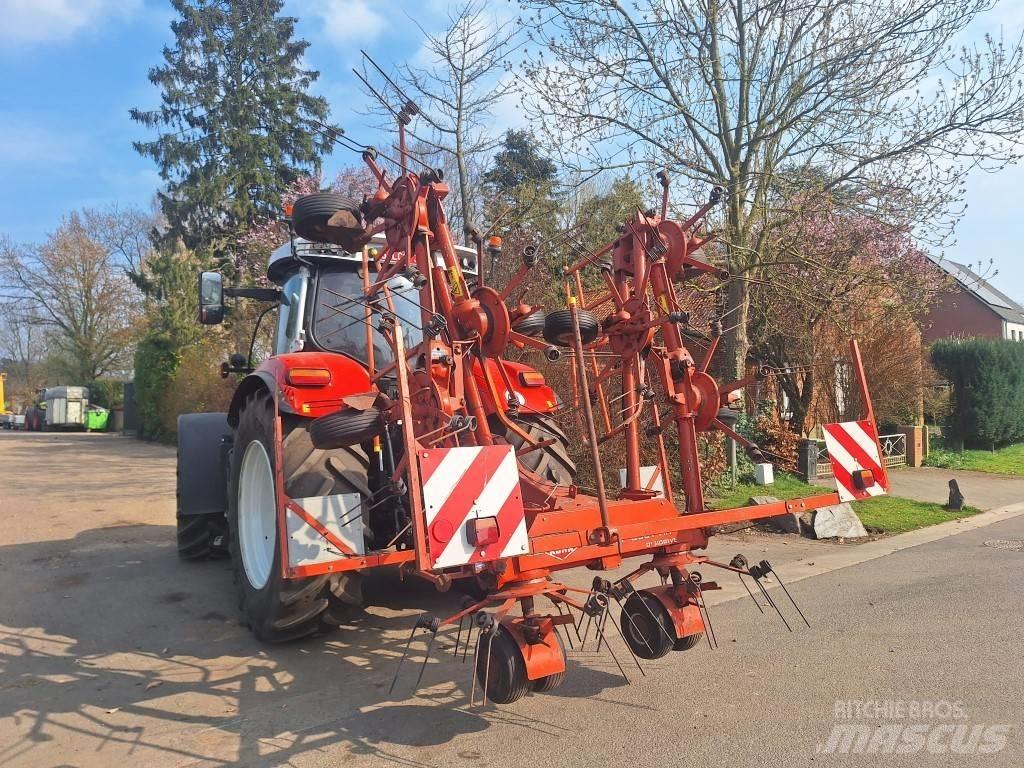 Kuhn GF 8501 M H 耙與翻草機