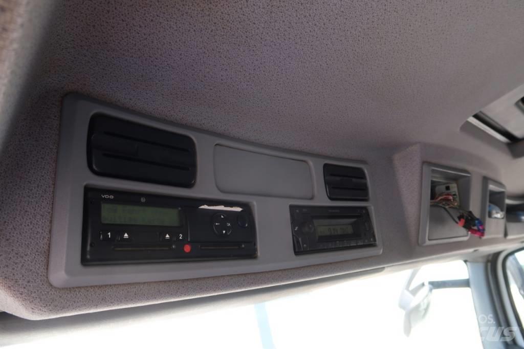 Mercedes-Benz 1222 L 貨箱式卡車