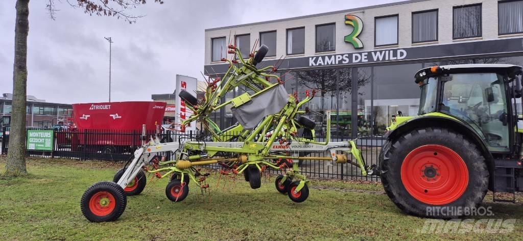 CLAAS Volto 1320 T 耙與翻草機