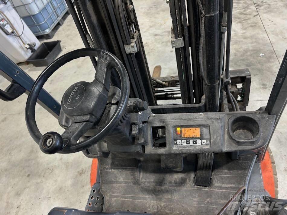 Toyota 8 FBMT 16 電動堆高機