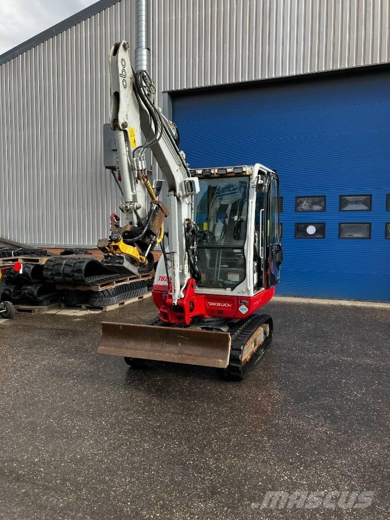 Takeuchi TB 230 小型挖土機/掘鑿機<7t(小型挖掘機)
