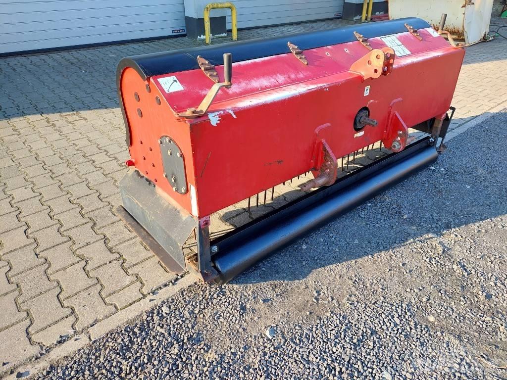 Toro Procore 880 通風機和垂直割草機
