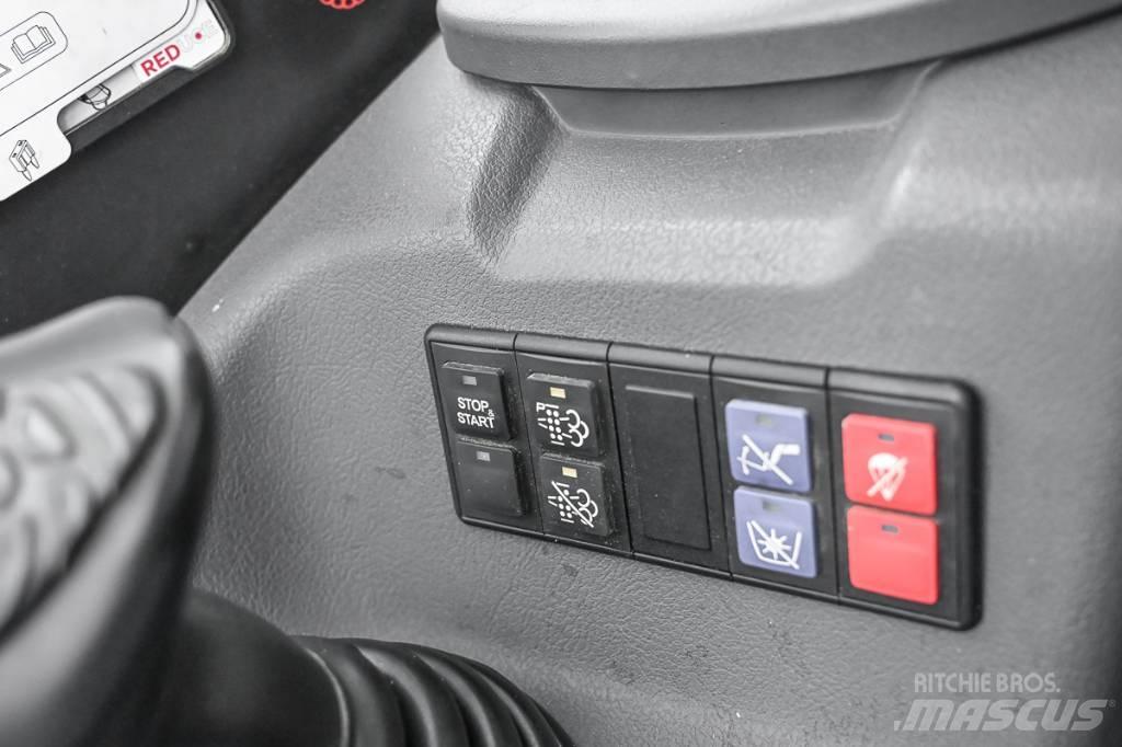 Manitou MT 730 伸縮臂操作車