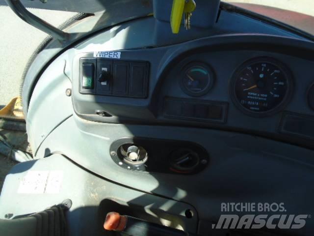 New Holland 575 E 反鏟裝載機