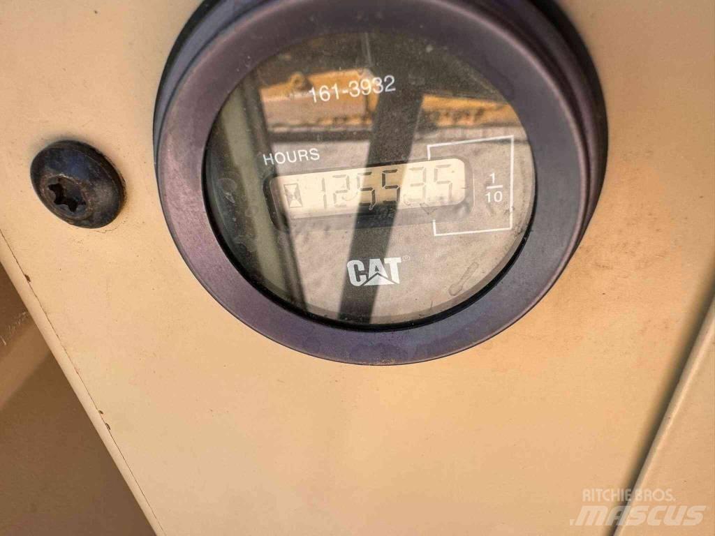 CAT 140 H 平土機