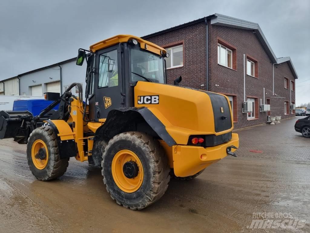 JCB 411 + 4 輪胎式裝載機