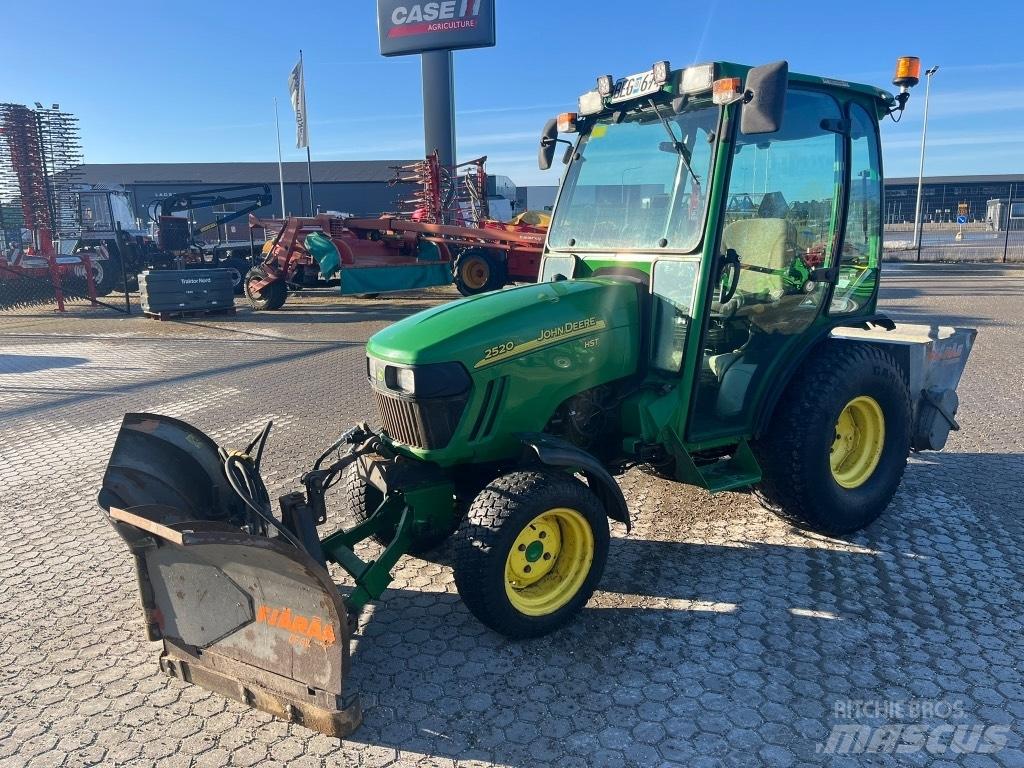 John Deere 2520 HST 小型曳引機