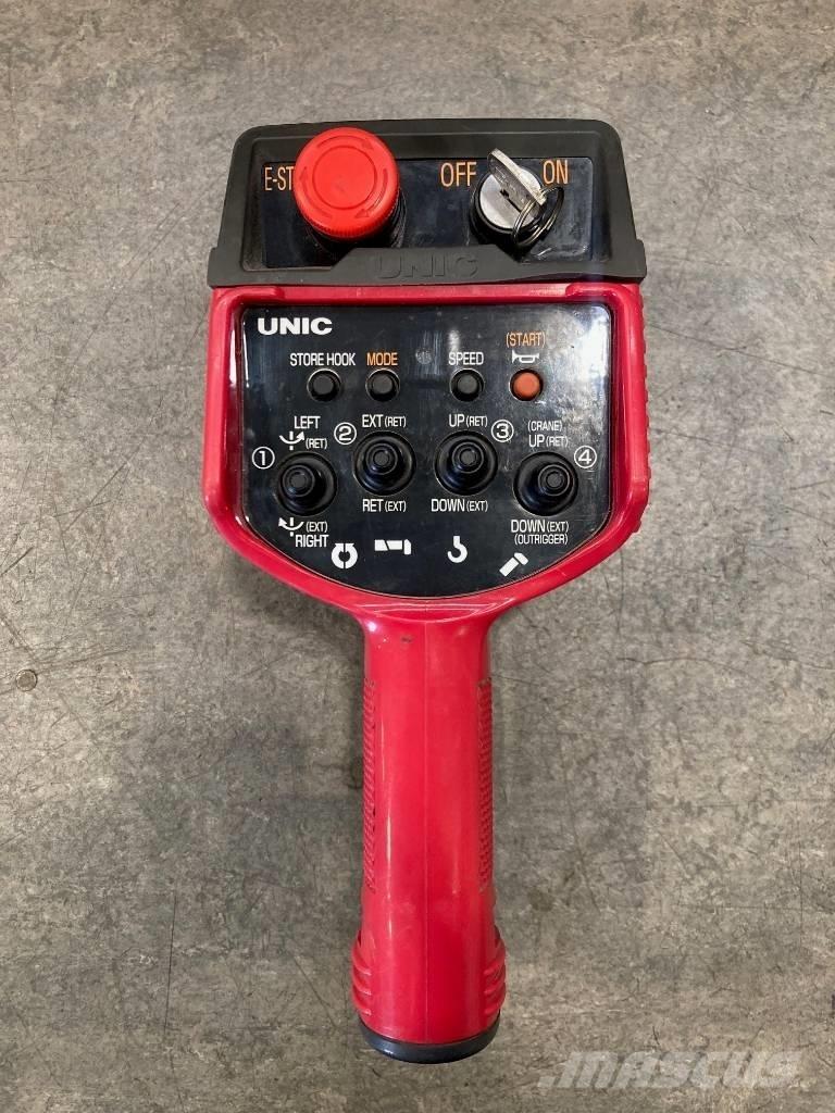 Unic URW-295 小型起重機