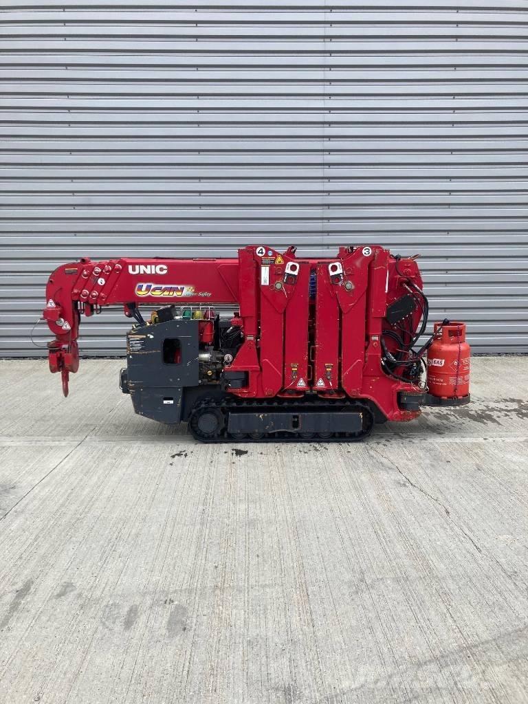 Unic URW-295 小型起重機