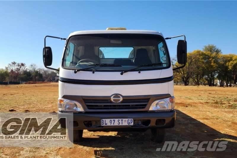 Hino 300 Roll Back 其他貨車