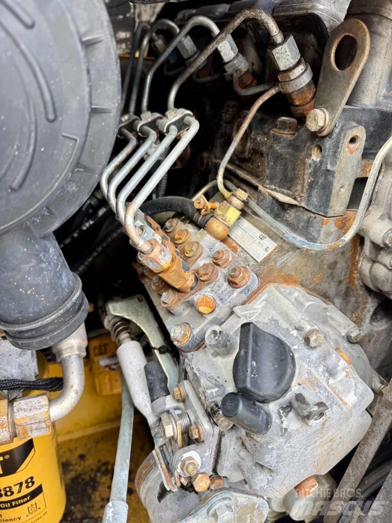 CAT 216 B 3 滑移轉向裝載機
