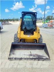 CAT 242 D 滑移轉向裝載機