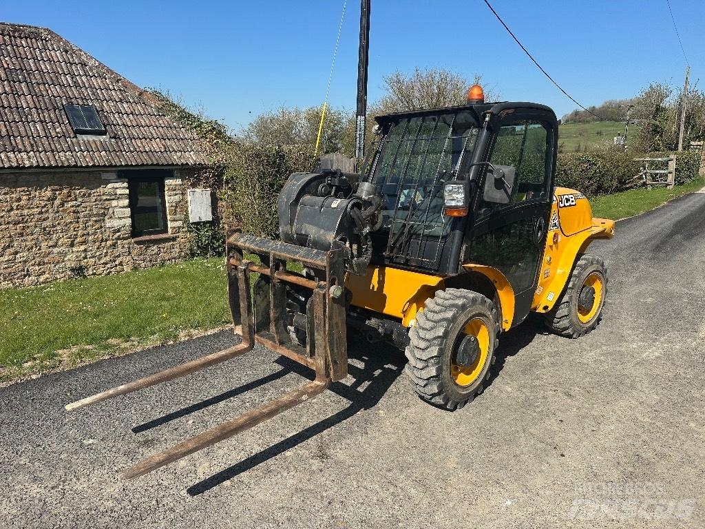 JCB 520-40 伸縮臂操作車