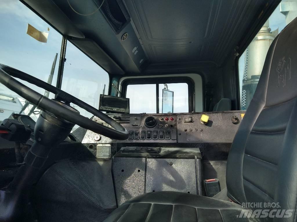 Mack MR 垃圾車