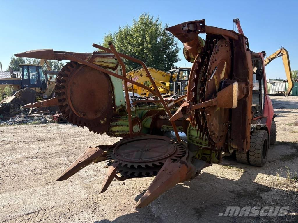 CLAAS RU 450 自走式飼料採集機