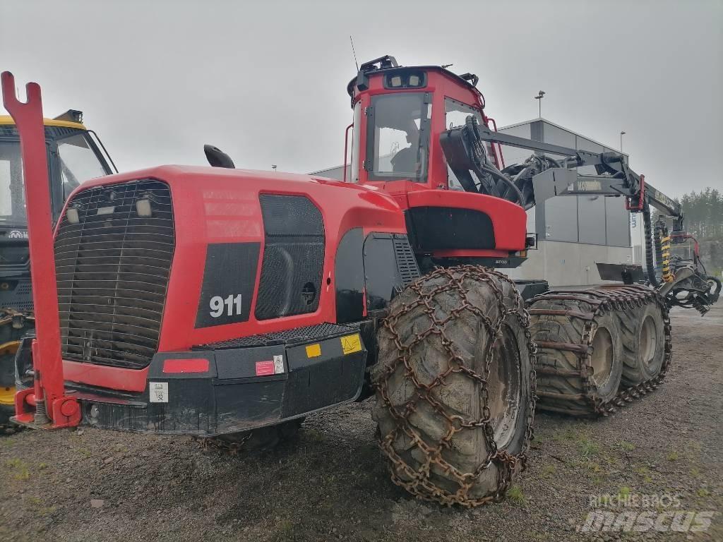 Komatsu 911 收穫機