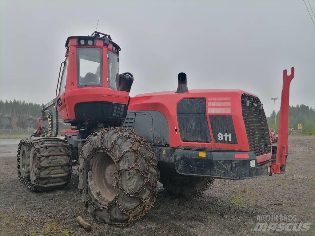 Komatsu 911 收穫機