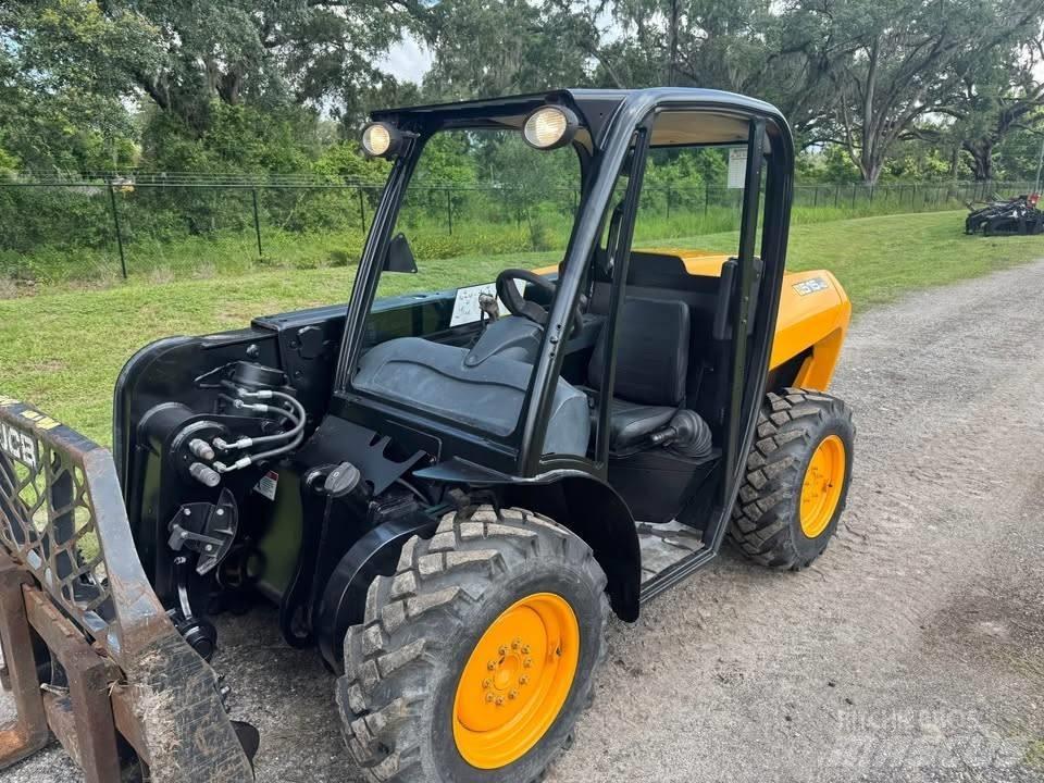 JCB 515-40 伸縮臂操作車
