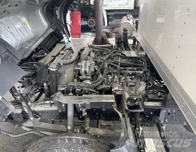 Isuzu NPR 貨箱式卡車