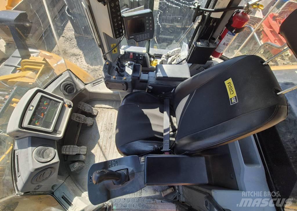 CAT 966M 輪胎式裝載機