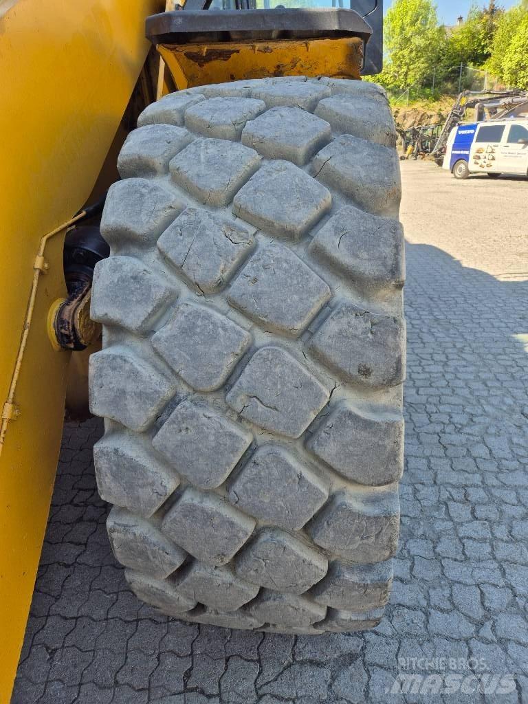 CAT 966M 輪胎式裝載機