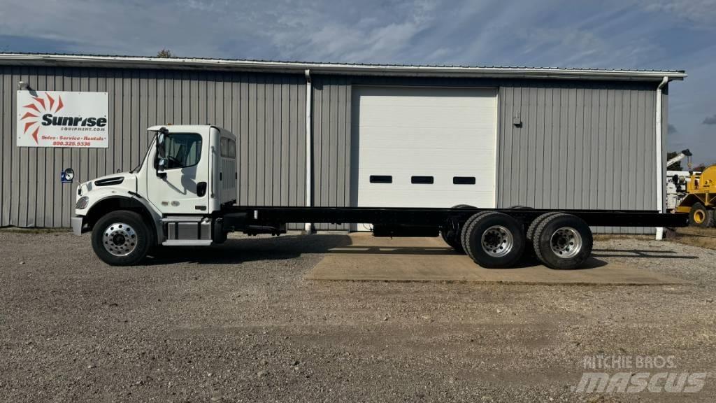 Freightliner M2 商用底盤車