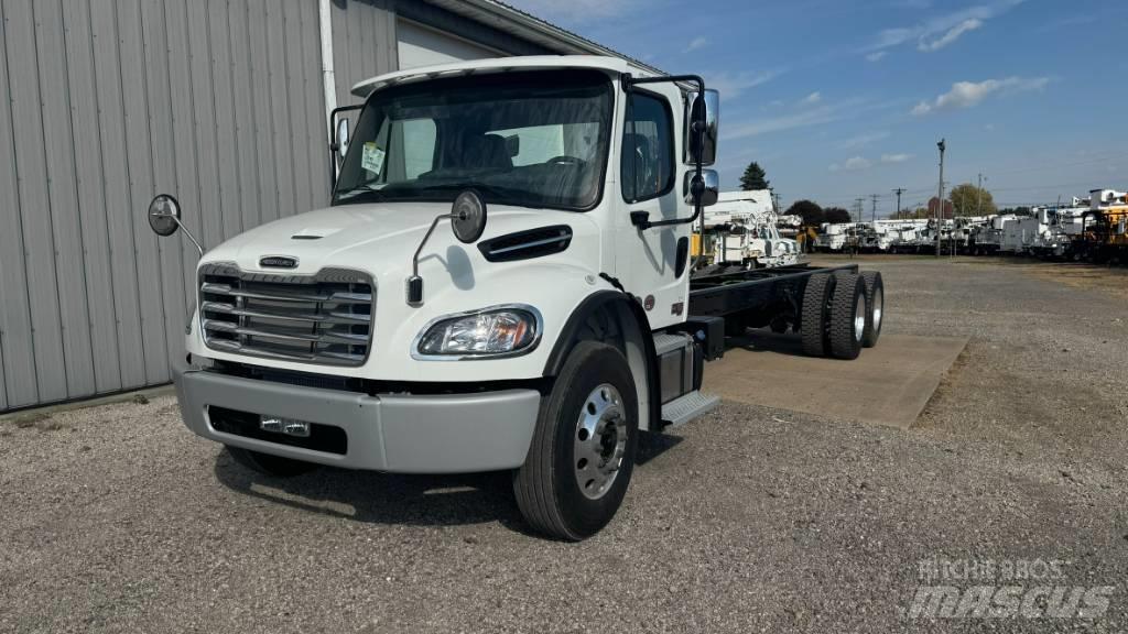 Freightliner M2 商用底盤車