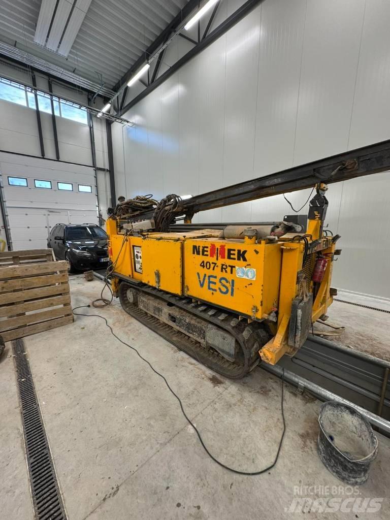 Nemek 407 RT 鑽井機
