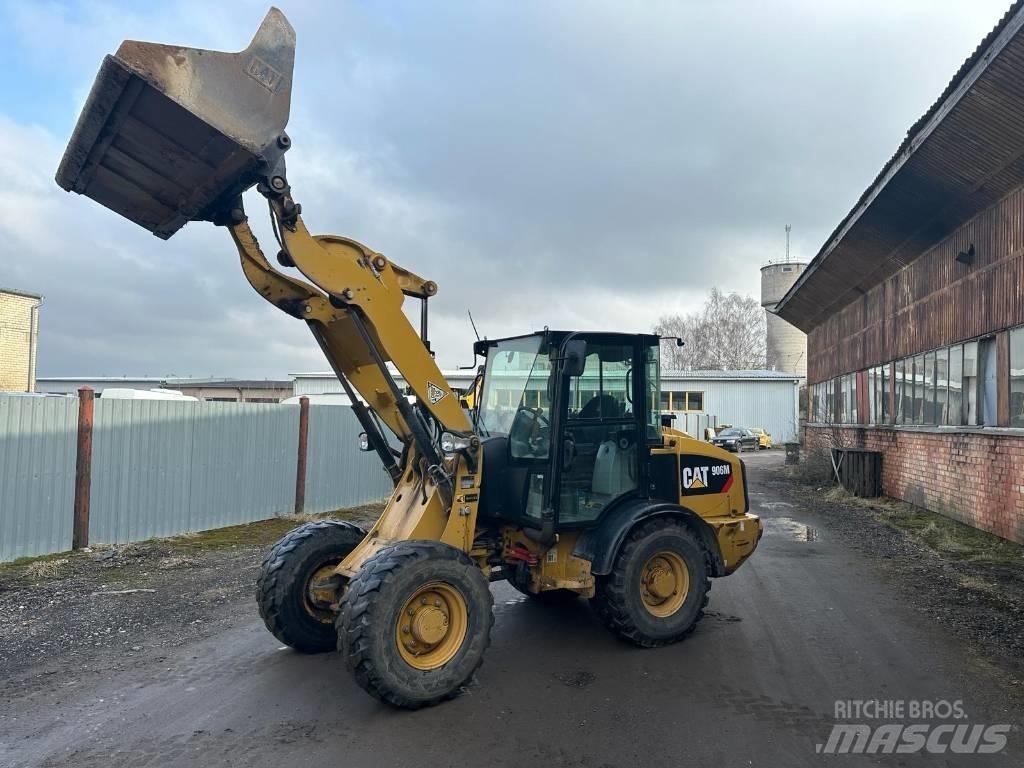 CAT 906 輪胎式裝載機