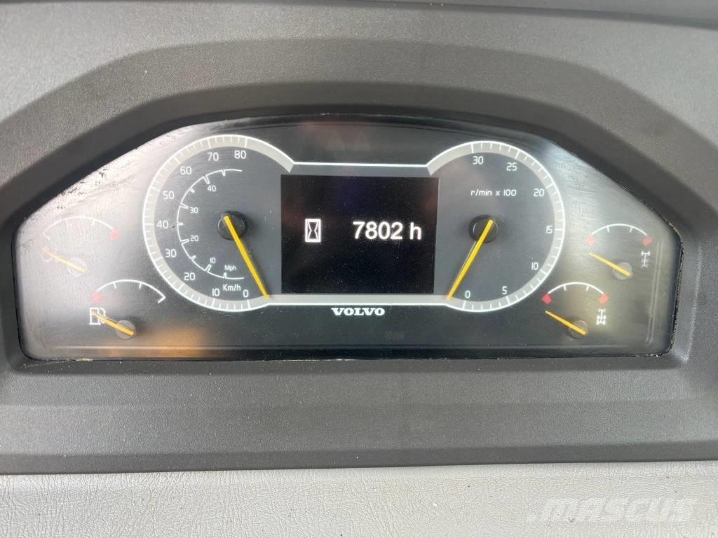 Volvo A 25 F 鉸接式起吊車