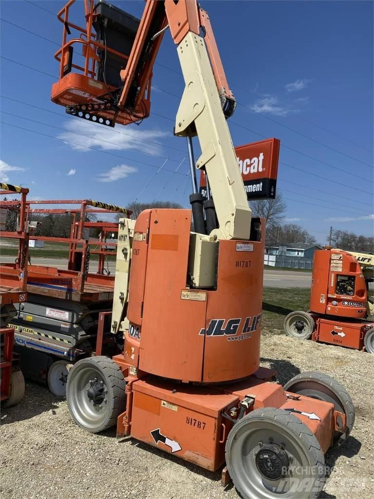 JLG E300AJP 曲臂高空作業車