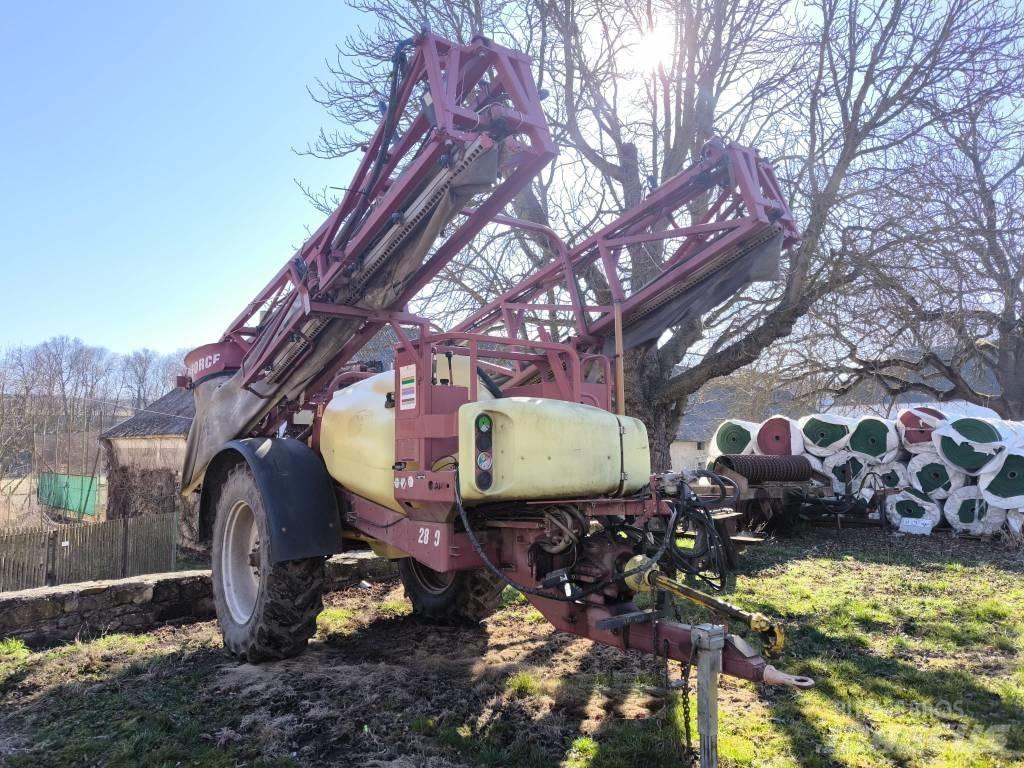 Hardi Commander 2800 牽引式噴霧機