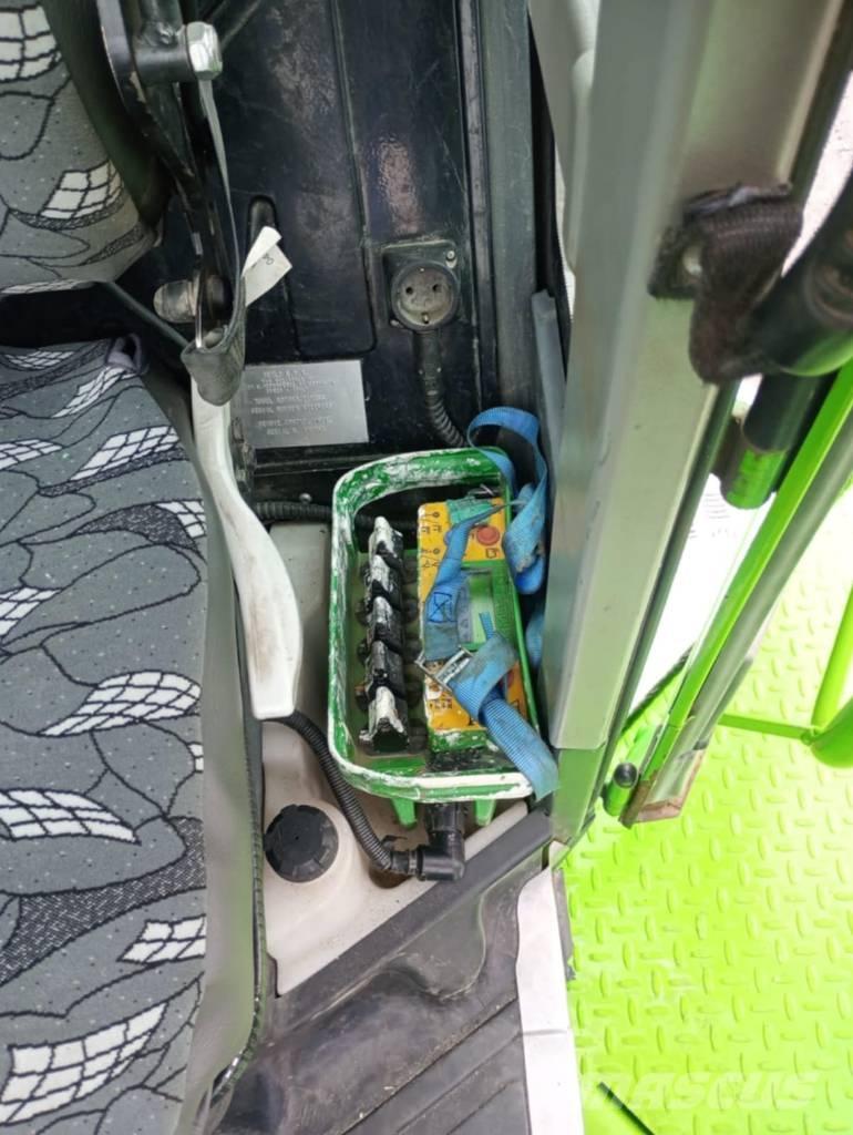 Merlo 45.21 伸縮臂操作車