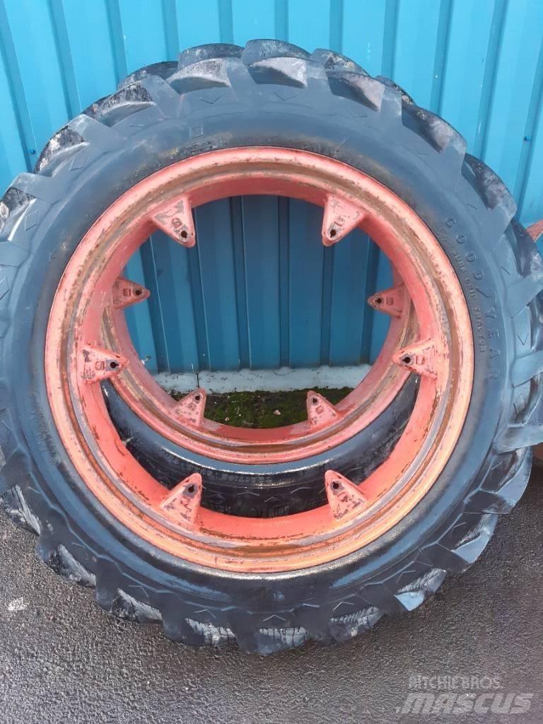 Goodyear 12.4-36 輪胎、車輪和輪圈