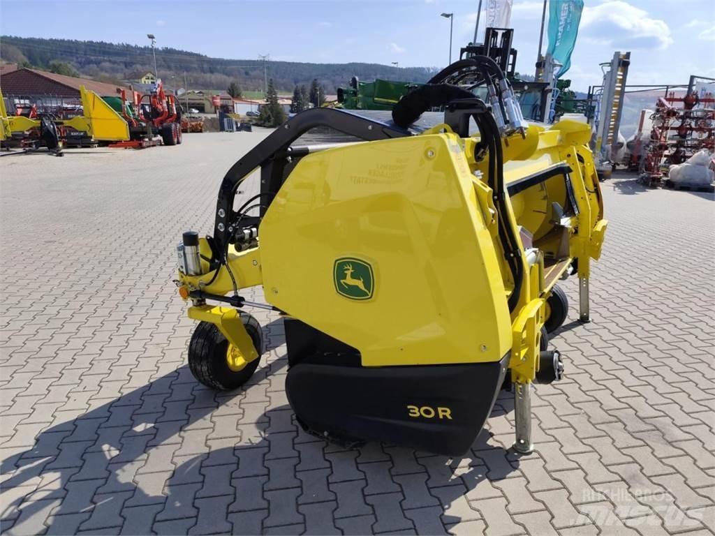 John Deere 9700i 自走式飼料採集機