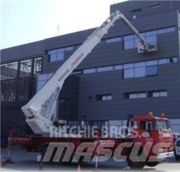Bronto 420 卡車裝載高空作業車