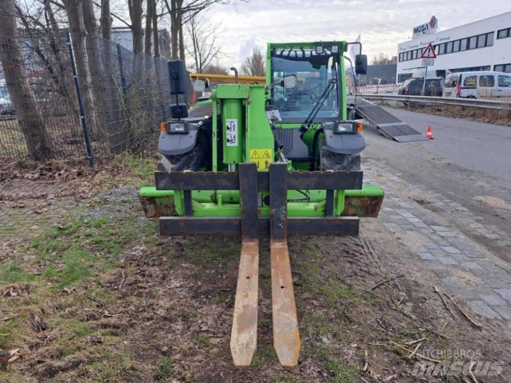 Merlo P30.10 伸縮臂操作車